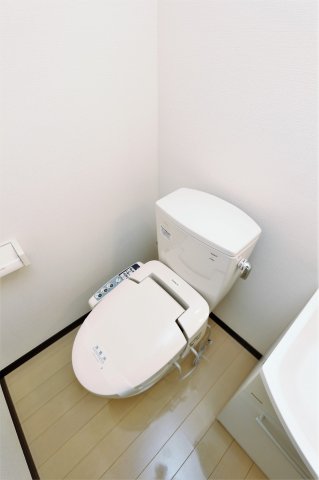 トイレ　参考写真（同物件別部屋）