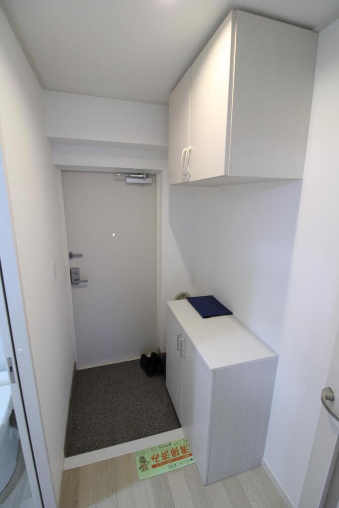 玄関　※同物件、別部屋の写真です。
