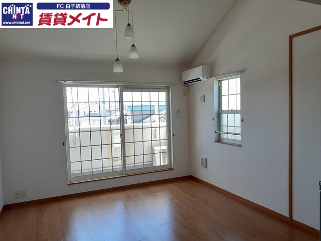 居室・リビング　同タイプの部屋写真です