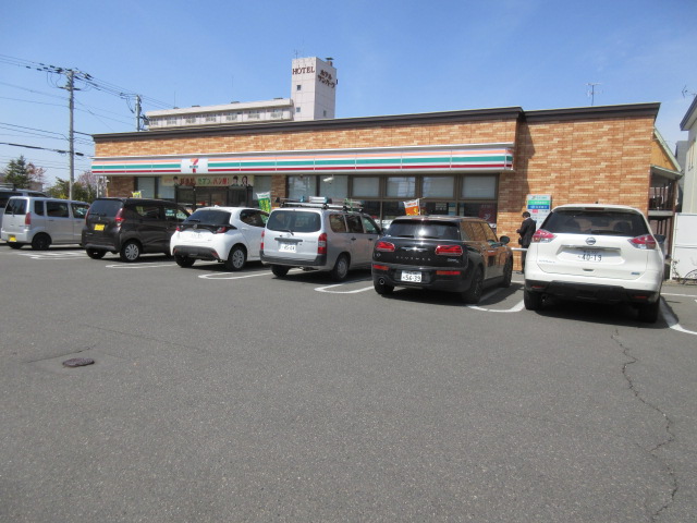 コンビニ　セブンイレブン帯広東2条店（コンビニ）まで586m