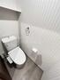 トイレ　落ち着いた色調のトイレです