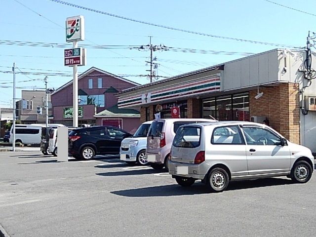 コンビニ　セブンイレブン久留米荒木鷲塚店（コンビニ）まで740m