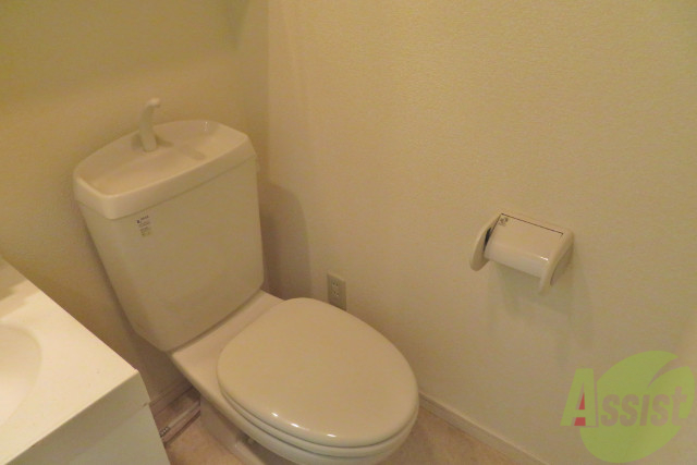 トイレ　トイレは少し変わったところにありますね