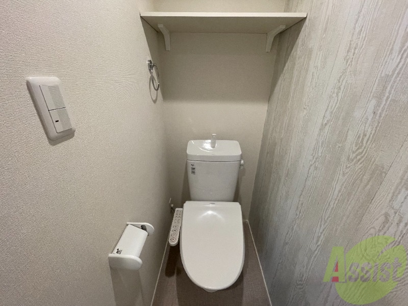 トイレ　トイレはこちらのウォシュレット付きになりますね。