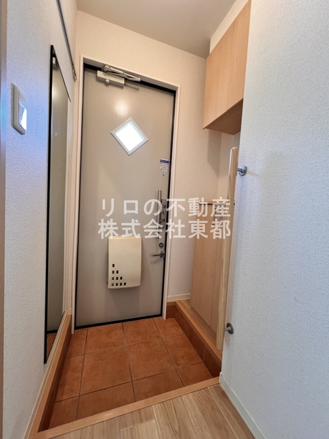 玄関　玄関には下駄箱があるのでスッキリとした空間を保てます