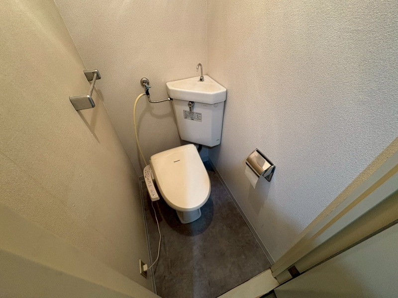 トイレ　シャワートイレになっているので快適です！