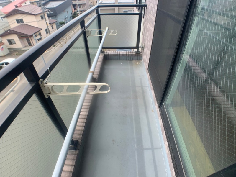 バルコニー　バルコニーが付いていますので一息ついてみてはいかがですか。
