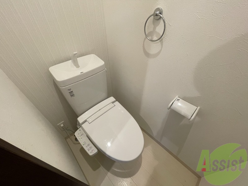 トイレ　トイレはこちらのウォシュレット付きになりますね。