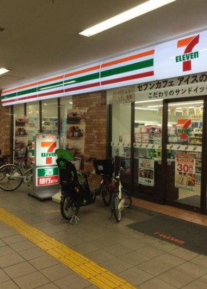 コンビニ　セブンイレブン 千住大橋駅店（コンビニ）まで534m