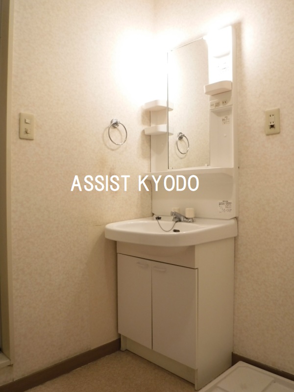 洗面設備　※別号室・同間取りの参考写真です