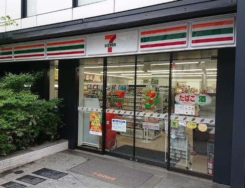 コンビニ　セブン－イレブン港区赤坂駅南店（コンビニ）まで241m