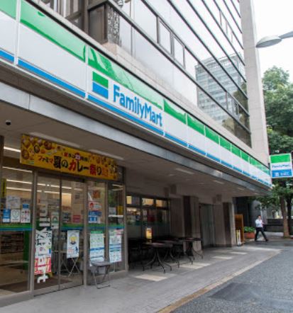 コンビニ　ファミリーマート赤坂一丁目店（コンビニ）まで440m
