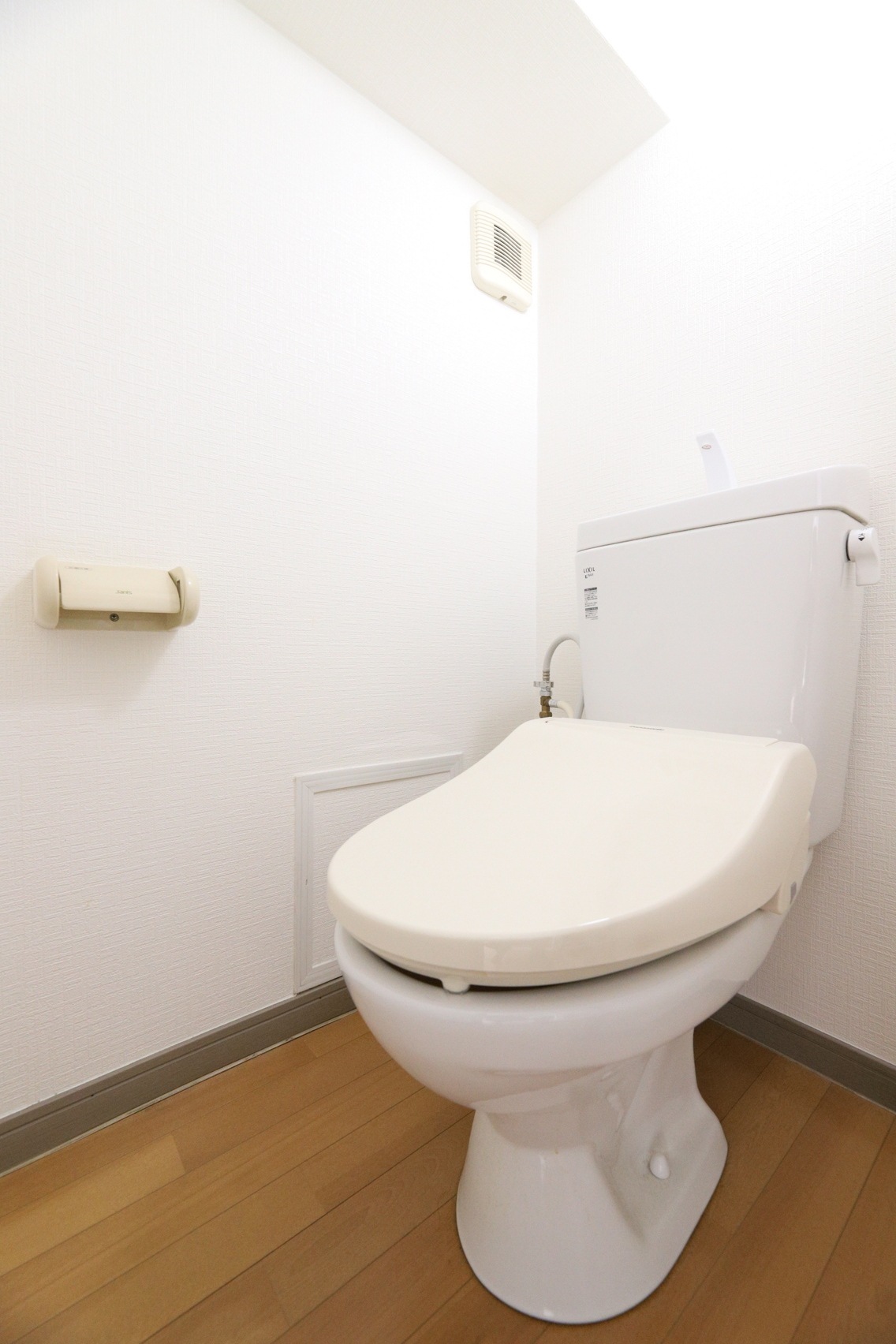 トイレ　シンプルでお掃除がしやすいトイレです！ 清潔感があります♪