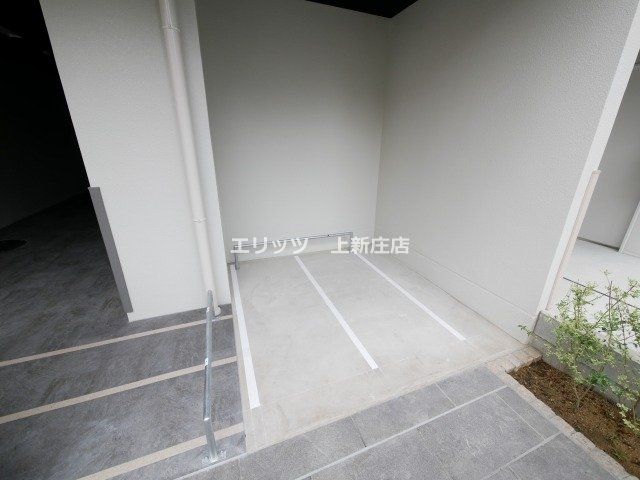 駐車場　バイク置き場