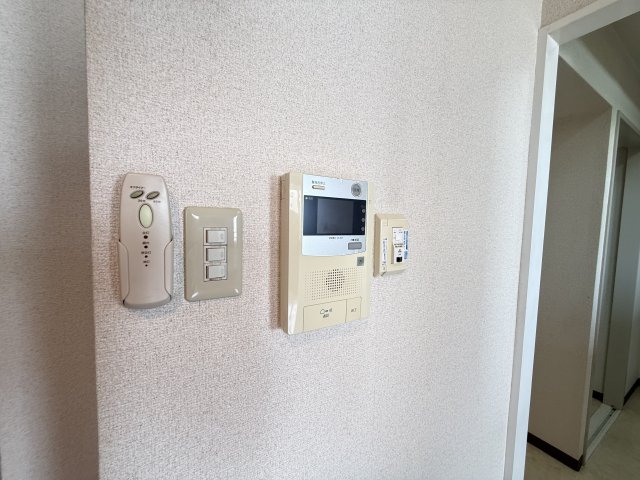 セキュリティ　嬉しいモニター付きインターホン！