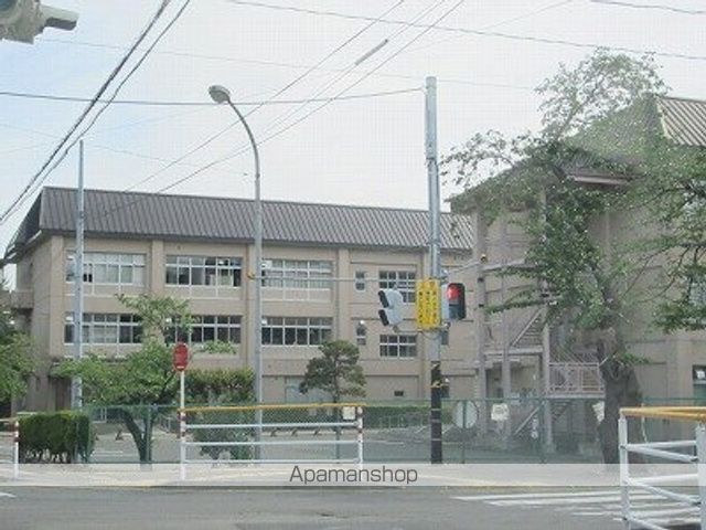 中学校　下小路中学校（中学校）まで662m