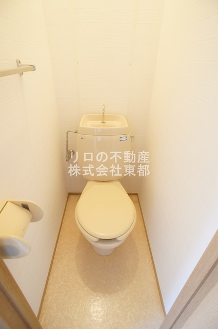 トイレ　※補修前のお写真です