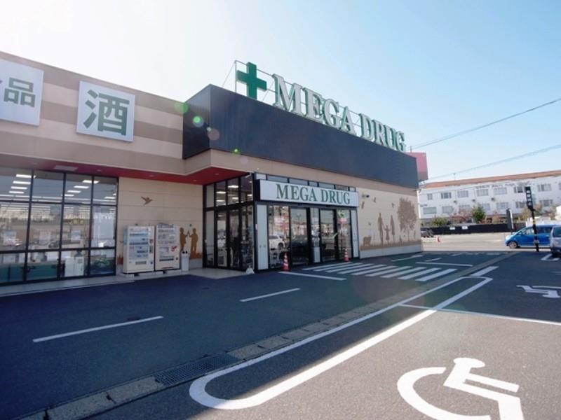 ドラックストア　メガ城東北店（ドラッグストア）まで652m
