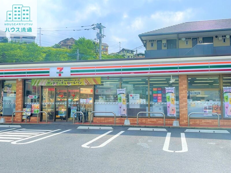 コンビニ　セブンイレブン諫早久山台店（コンビニ）まで261m