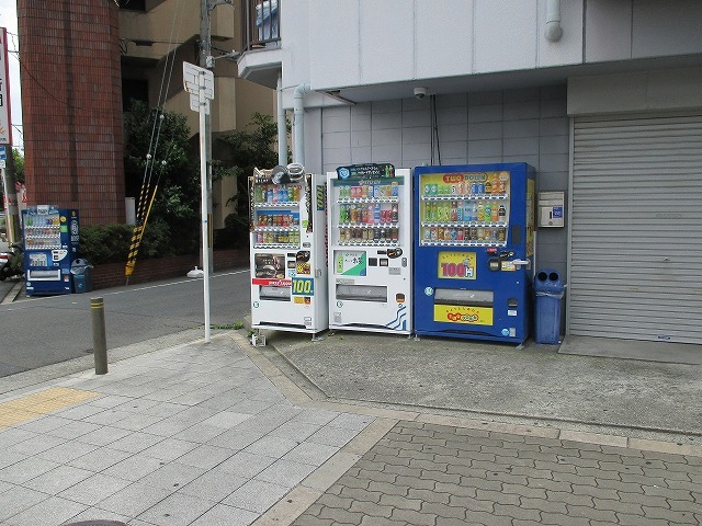 その他共有部分　マンションの下に自販機があるので便利ですね