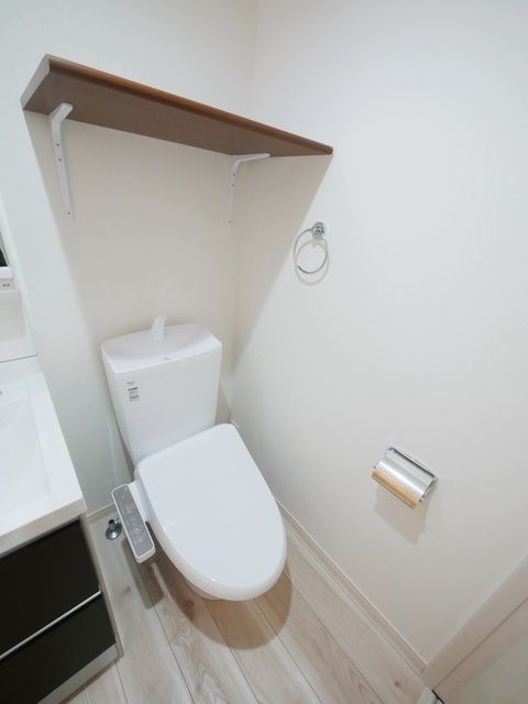 トイレ　同物件別部屋写真