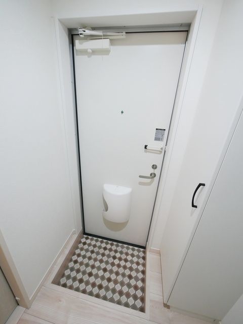 玄関　同物件別部屋写真