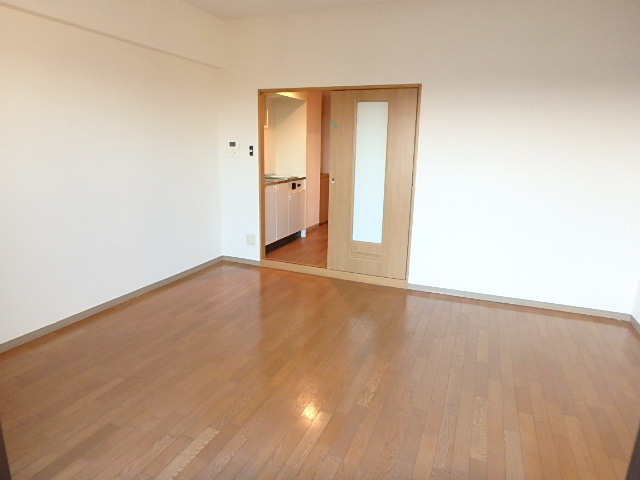 その他部屋・スペース　【洋室８帖】　ゆとりある広さの洋室★