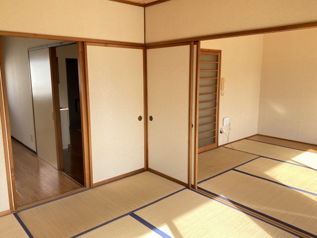 ファミール畠山IIIの居間写真