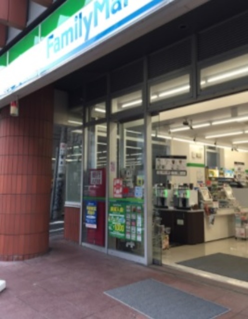 コンビニ　ファミリーマート渋谷明治通り店（コンビニ）まで109m