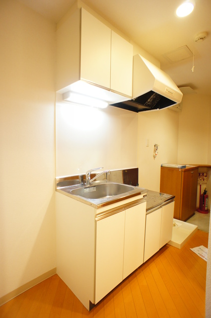 キッチン　上下に収納があるので使い勝手の良いキッチンです！！
