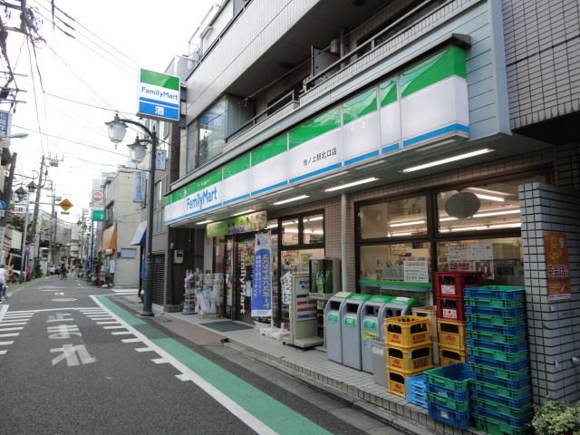 コンビニ　ファミリーマート（コンビニ）まで220m