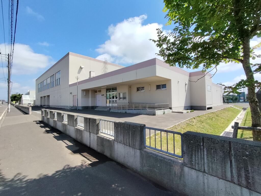 中学校　札幌市立栄中学校（中学校）まで1062m