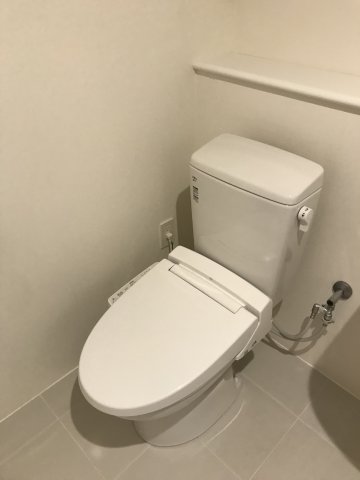 トイレ　温水洗浄便座
