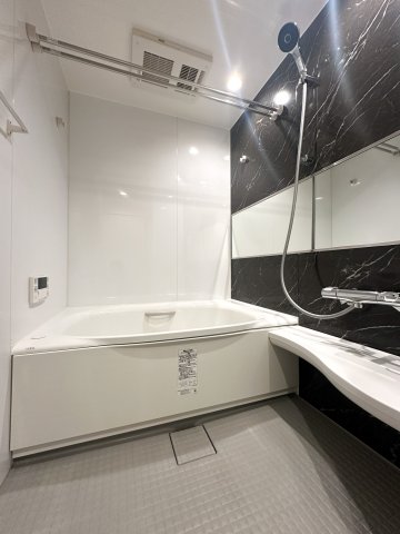 バス・シャワールーム　別タイプのお部屋の写真です