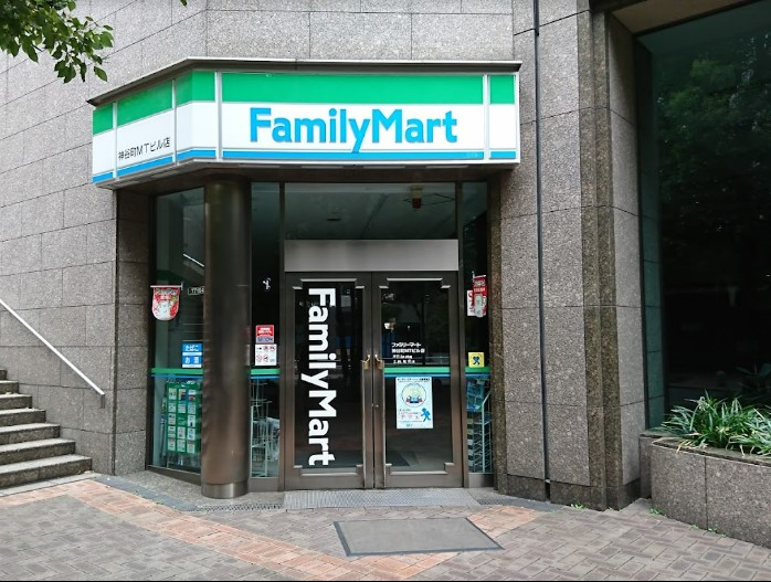 コンビニ　ファミリーマート 神谷町MTビル店（コンビニ）まで906m