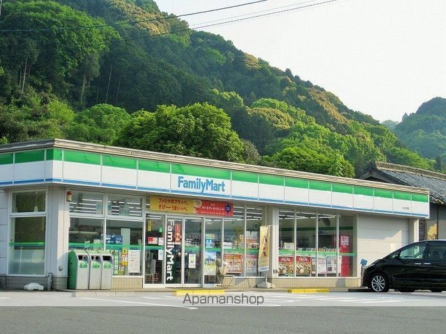 コンビニ　ファミリーマート　小松大頭店（コンビニ）まで217m