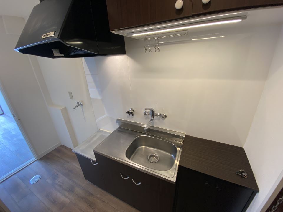 キッチン　調理スペースあり、２畳のキッチンです