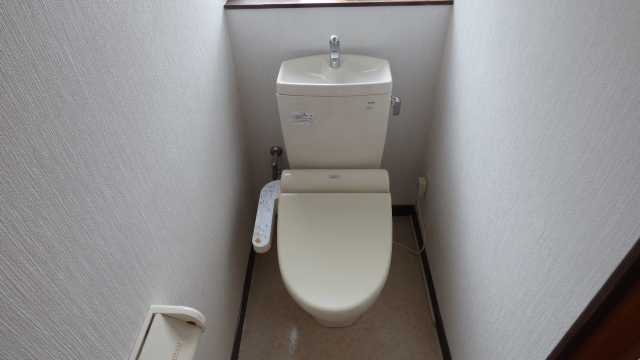 中間3丁目貸家のトイレ写真