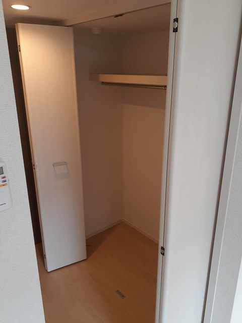 収納　★ハンガーラック付き、上部収納も有り★