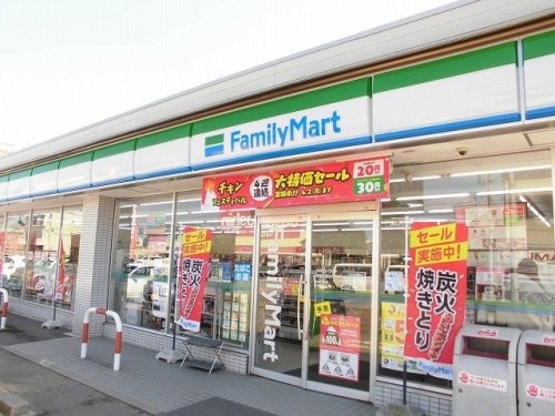 コンビニ　ファミリーマート 高岡大坪三丁目店（コンビニ）まで404m