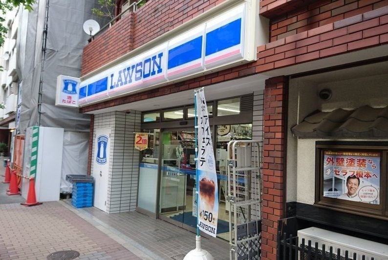 コンビニ　ローソン新宿御苑北店（コンビニ）まで94m
