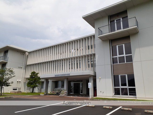 中学校　湯梨浜町立湯梨浜中学校（中学校）まで2300m