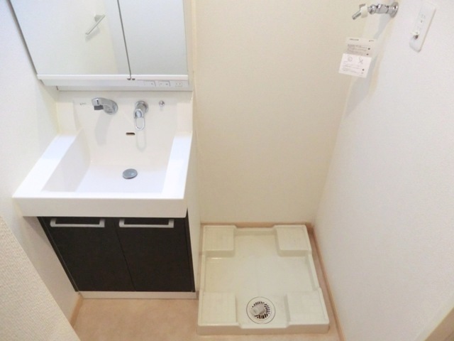 洗面設備　★シャワー水栓型洗面台＆室内洗濯機置場あり。★