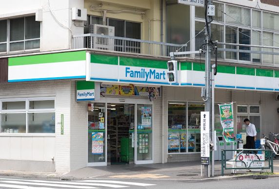 コンビニ　ファミリーマート西日暮里四丁目店（コンビニ）まで263m