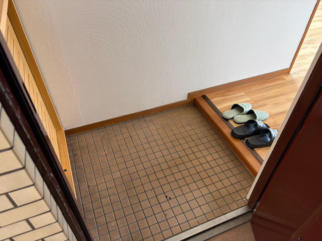 玄関　末広マンション301