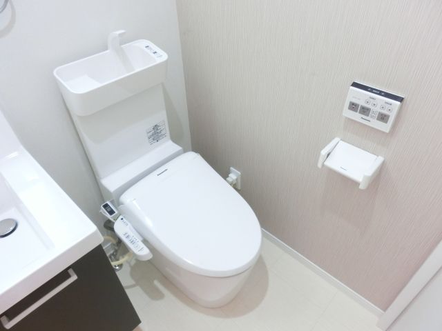 トイレ　ウォシュレットになります。あると便利ですね。