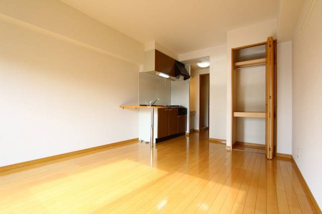 居室・リビング　明るいお部屋です。