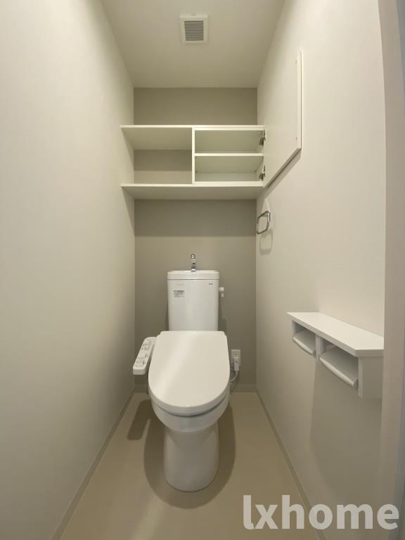 トイレ　落ち着いた色調のトイレです