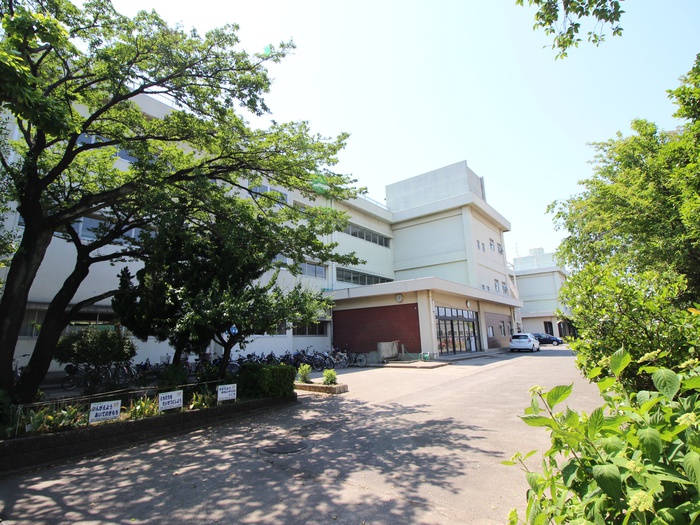 小学校　共和小学校（小学校）まで712m