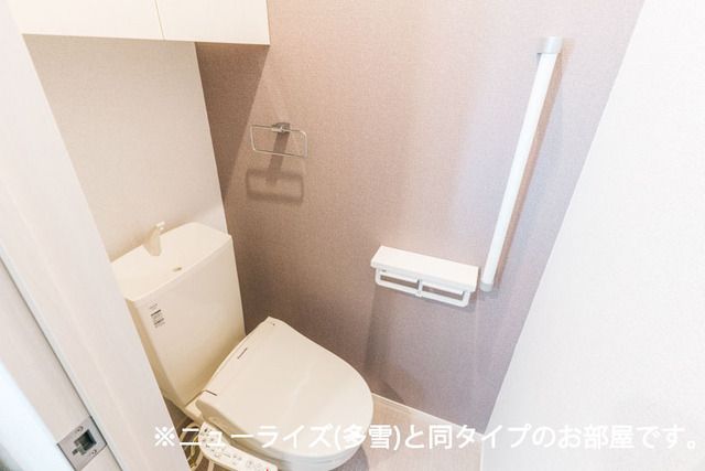 ＪＲ八戸線 八戸駅 バス乗車時間：14分 最寄りバス停で下車 徒歩4分 2階建 新築のトイレ写真